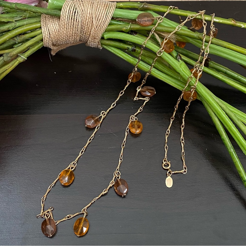 SUMTHING SPECIAL Plastic Amber Charms Beaded Necklace 20g.